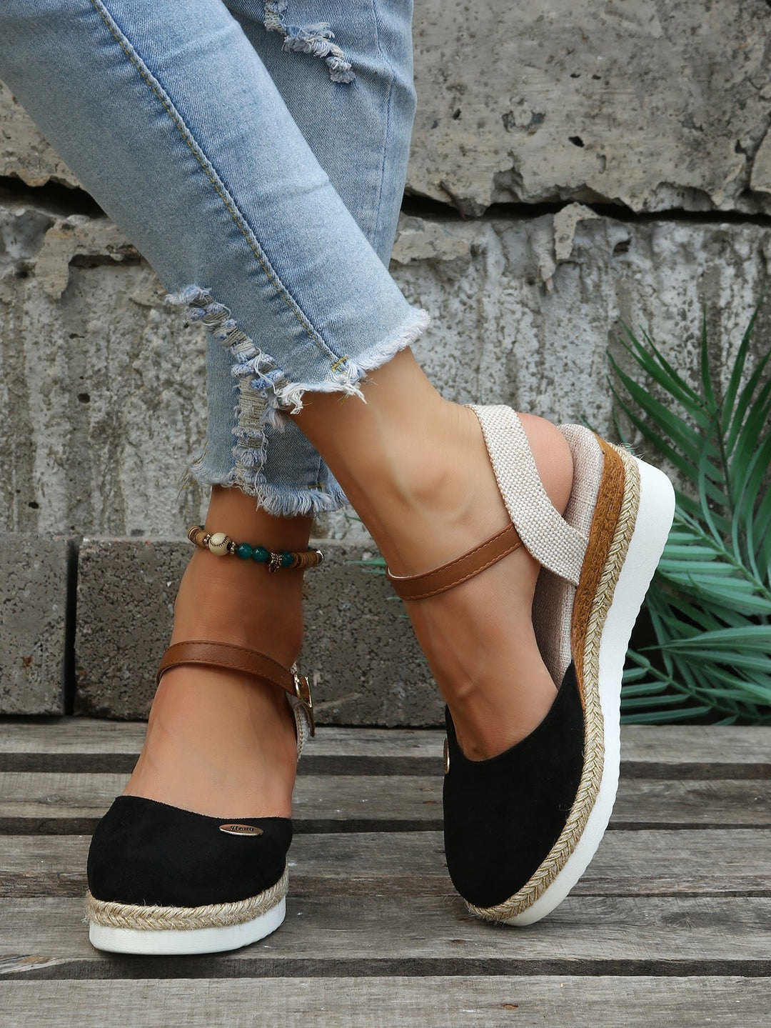 Stylish women's slip-on orthopedic sandals with woven design, open toe, and arch support for all-day comfort.