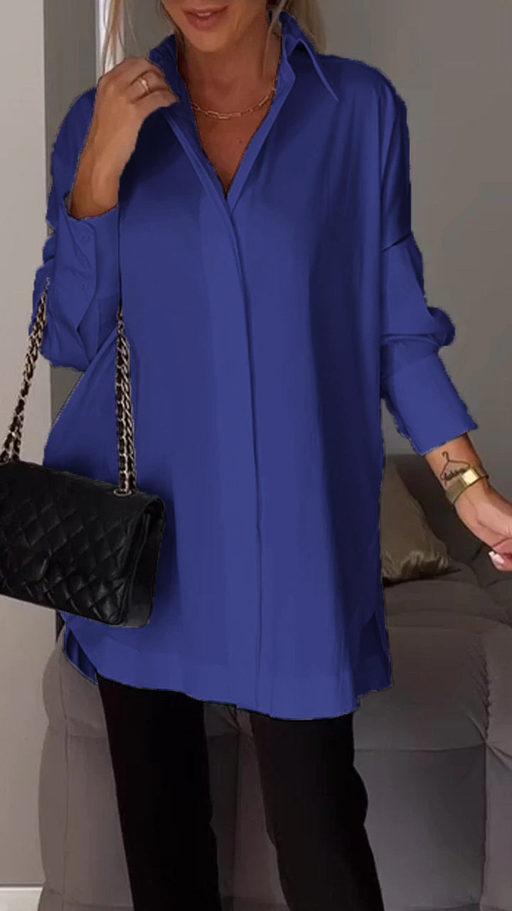 Classic button-down blouse for women, oversized fit with a timeless collar. Ideal for effortless, relaxed fashion.