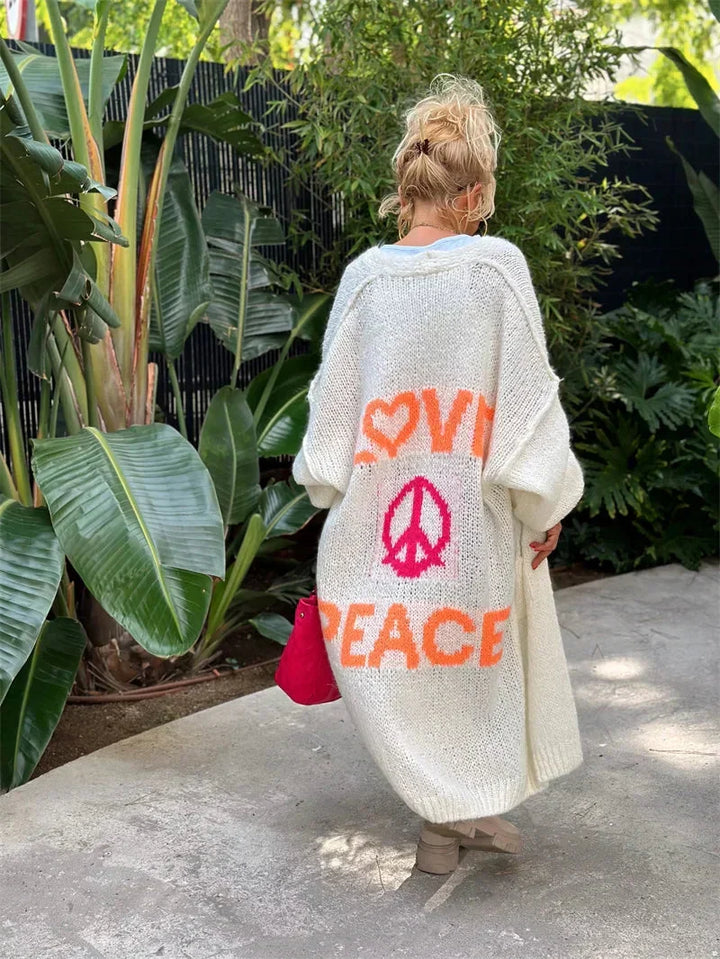 Cozy women's oversized bohemian cardigan "Faye" with "Peace" slogan, vibrant, easy layering style.