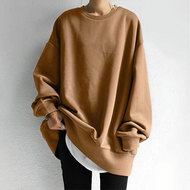 Versatile women's casual wear: cozy oversized dropped shoulder sweatshirt. Perfect for autumn & winter comfort.