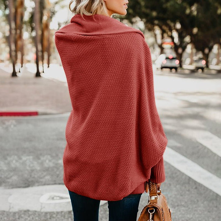 Stylish women's cozy cardigan, ideal for relaxed everyday wear and fashionable layering.