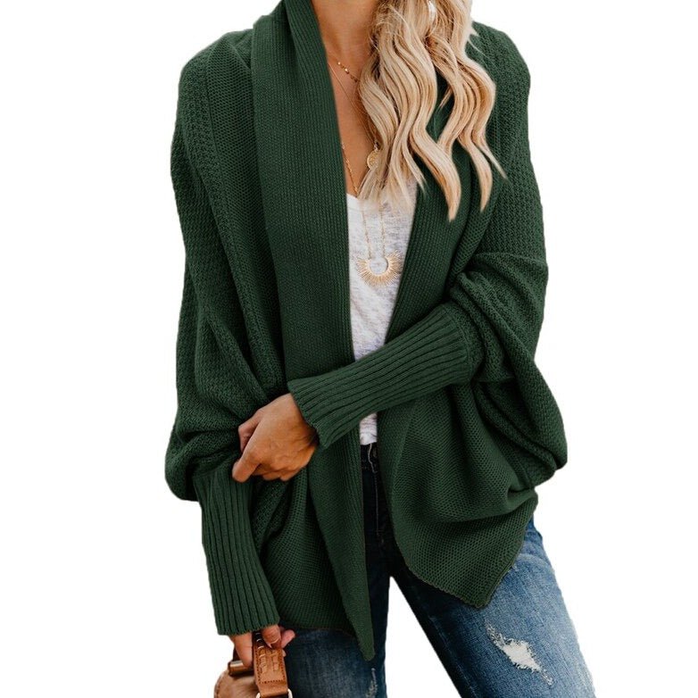 Stylish women's relaxed fit cardigan, perfect for everyday comfort and fashionable layering.