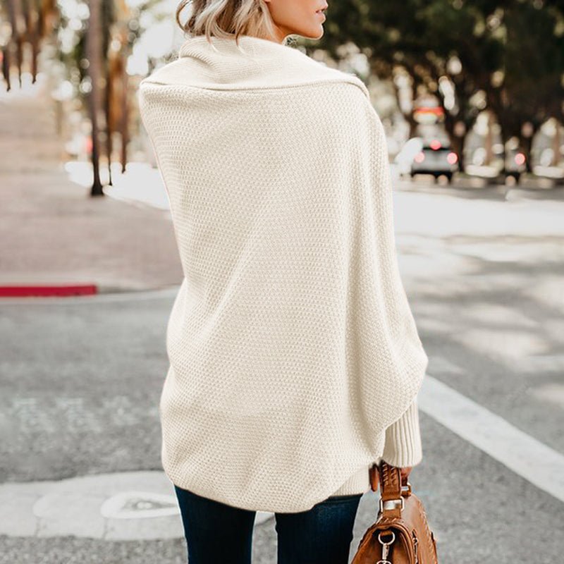 Women's cozy oversized cardigan, a chic and versatile layering piece for all seasons.
