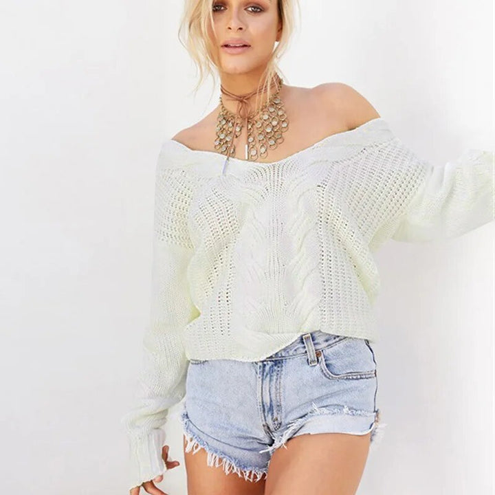 Long sleeve women's oversized knit sweater with a round neck. Ideal for cozy winter layering.