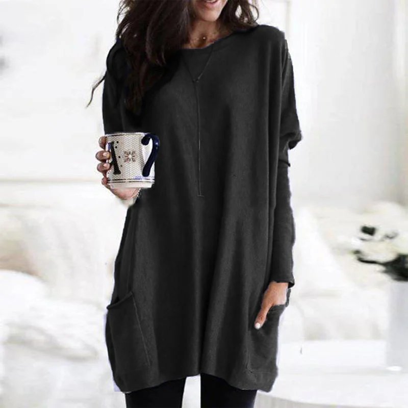 Stylish women's oversized tunic with long sleeves, functional pockets, perfect for fall fashion.