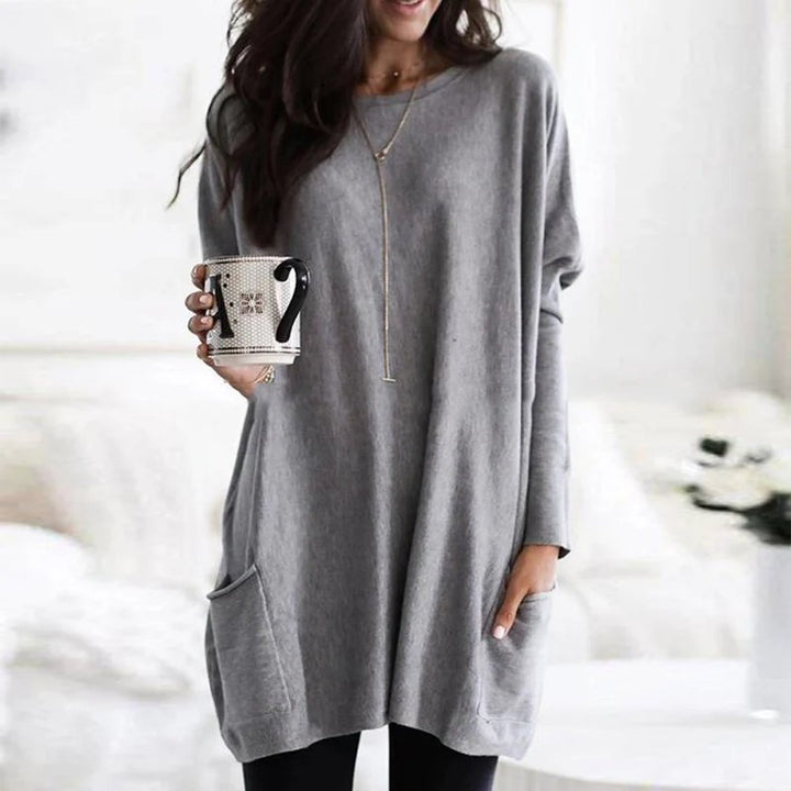 Women's comfortable long sleeve oversized top with pockets for loungewear chic & relaxed fit.