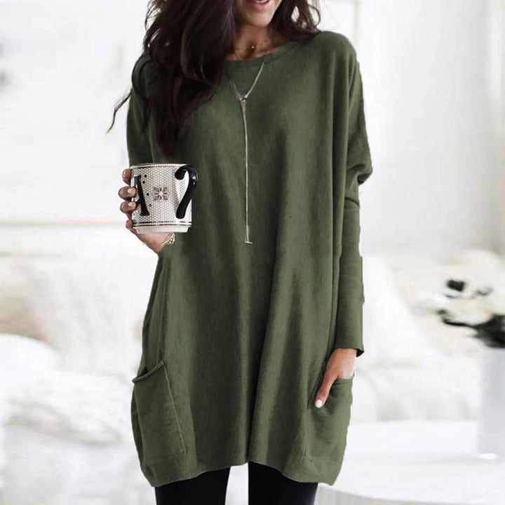 Relaxed women's long sleeve tunic, oversized silhouette, and convenient pockets, casual everyday.