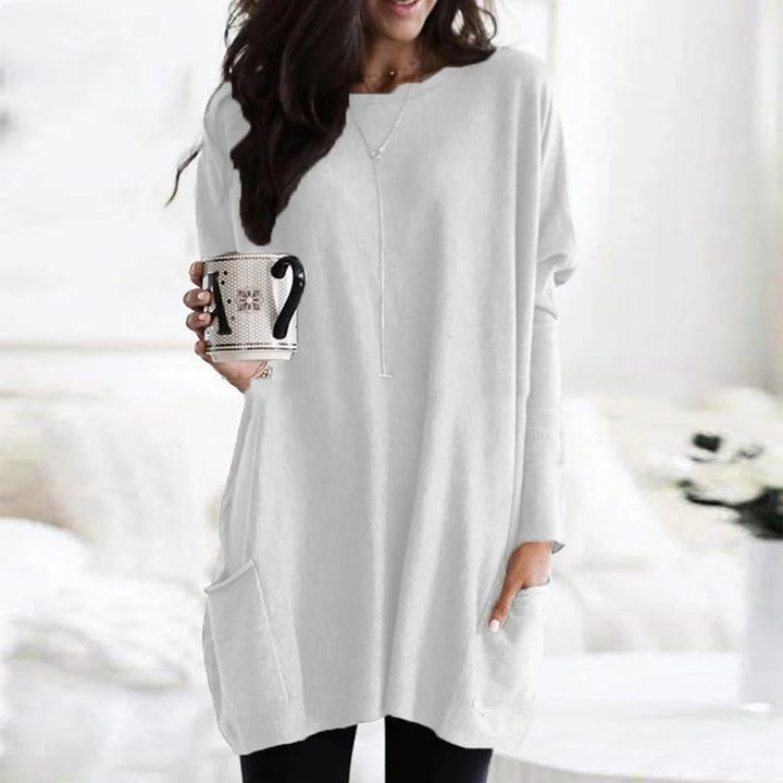 Everyday women's oversized top, long sleeves & pockets, ultimate comfort for versatile casual wear.