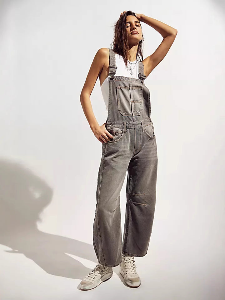 Versatile women's oversized overalls, a chic casual jumpsuit with utility pockets & adjustable straps for easy style.