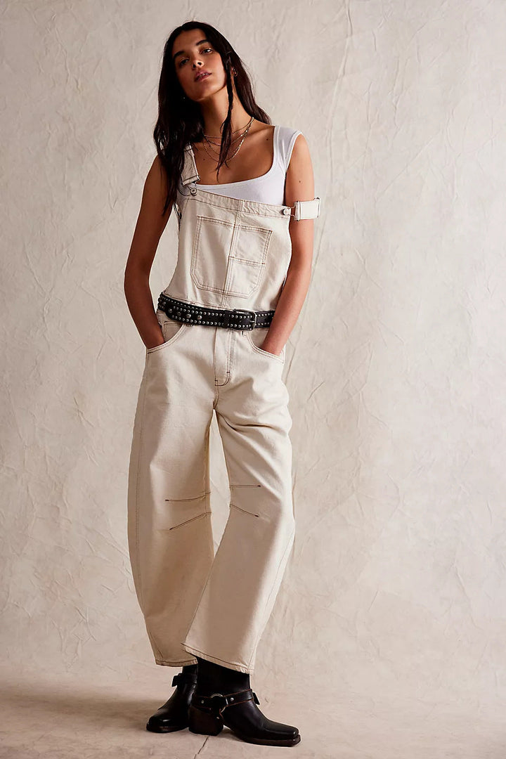 Chic women's oversized overalls, an everyday casual jumpsuit featuring utility pockets & adjustable straps for comfort.
