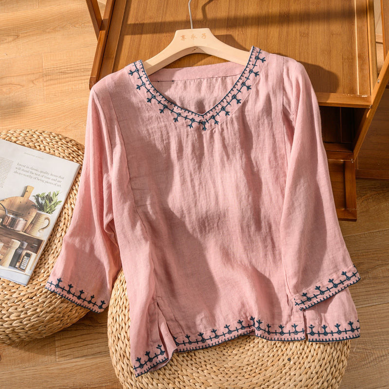 Comfortable women's patterned short sleeve V-neck top. Versatile blouse for chic spring & summer outfits.