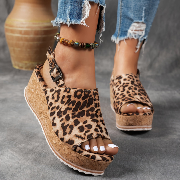 Versatile women's adjustable platform sandals, great for comfortable summer outfits and elevated casual style.