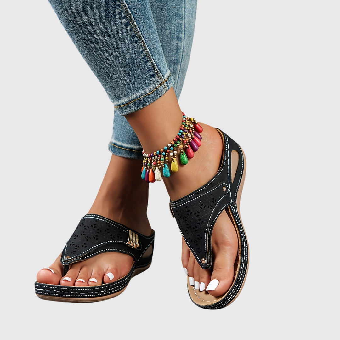 Everyday wear women's platform sandals with a comfortable ankle strap and chunky heel for summer.