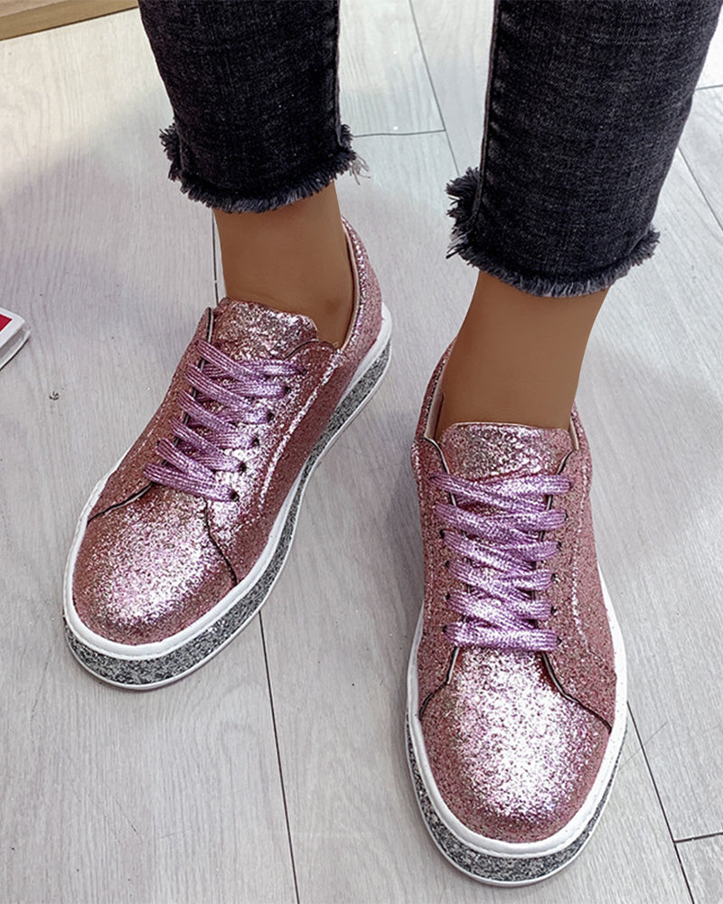 Comfortable women's platform glitter sneakers, ideal for everyday casual street style.