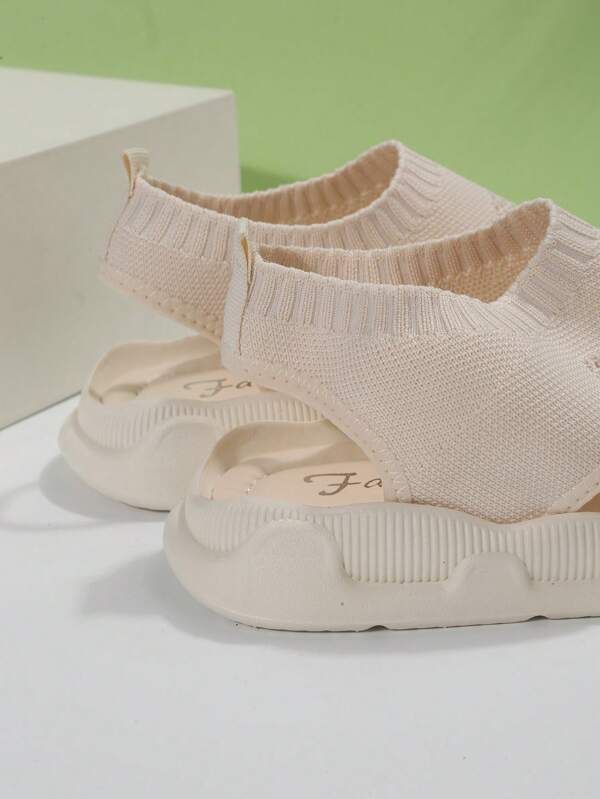 Women's lightweight platform sandals, open toe & slip-on for ultimate comfort & walking.