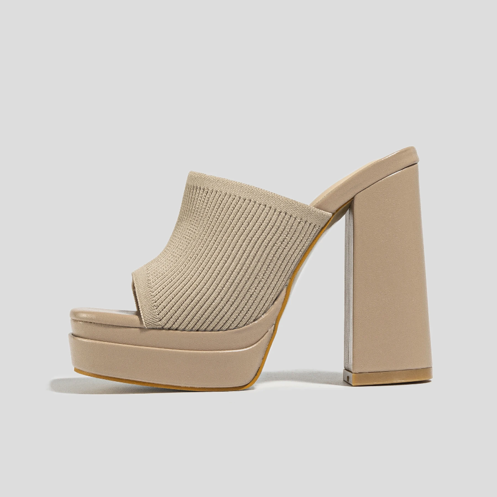 Comfortable women's platform sandals for secure walking, adjustable straps ensure a perfect, casual fit.