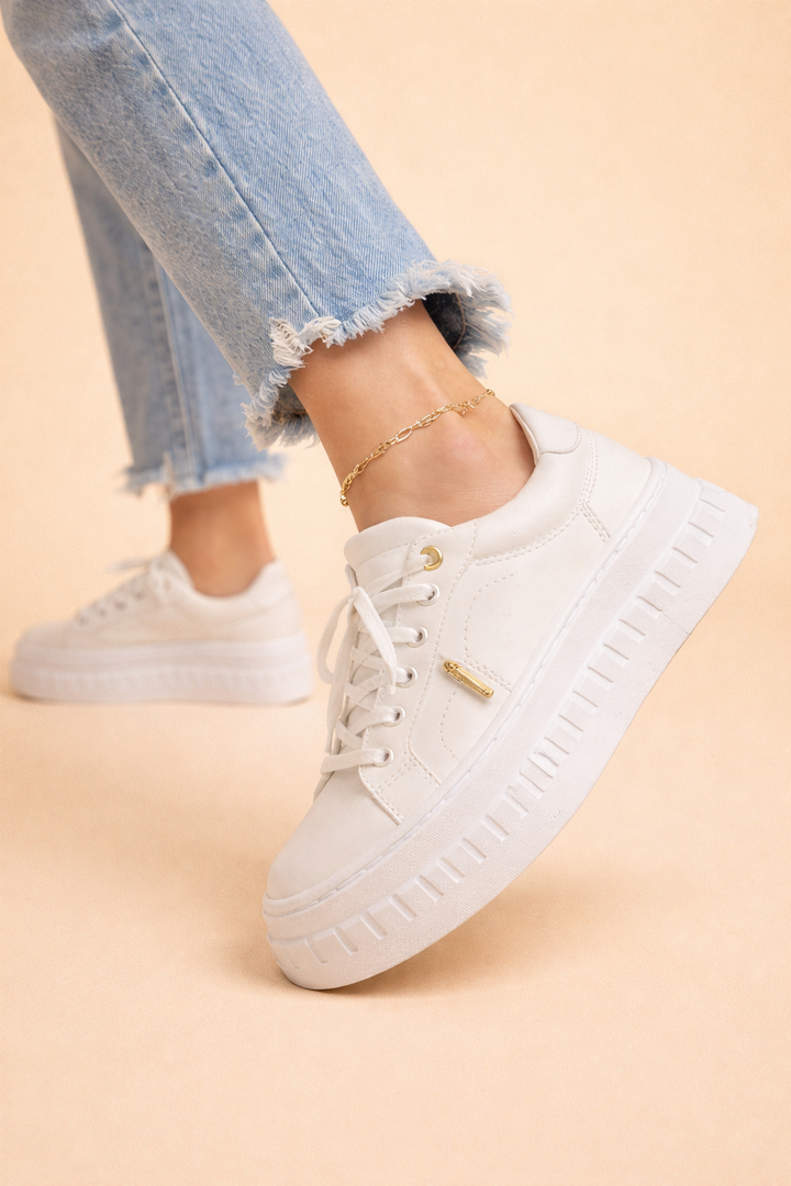 Versatile women's platform sneakers for everyday wear, offering cushioned support and a trendy, stylish look.
