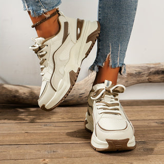 Modern women's platform sneakers with a chunky sole, designed for a chic and comfortable urban look.