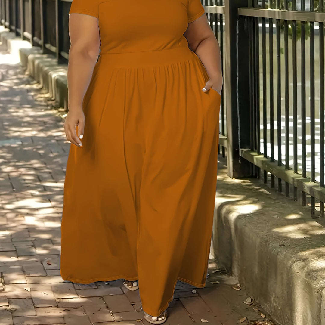 Relaxed fit plus size short sleeve maxi dress with a beautiful flowy skirt.