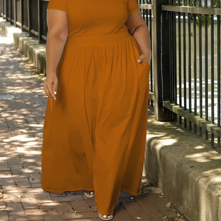 Relaxed fit plus size short sleeve maxi dress with a beautiful flowy skirt.