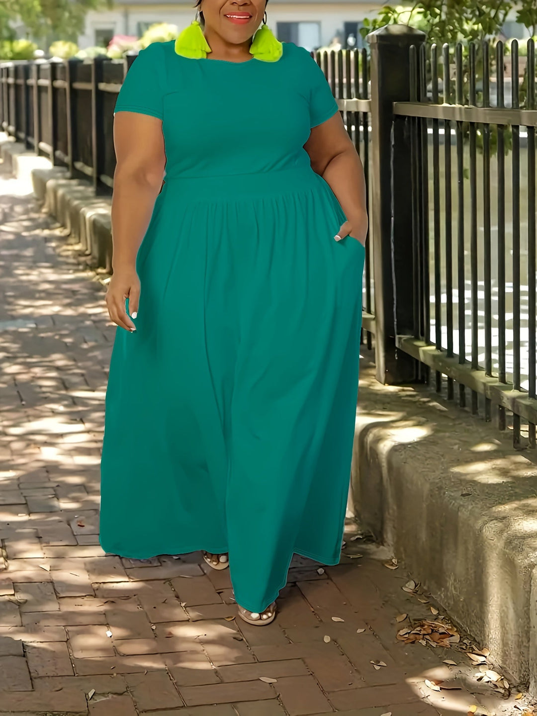 Comfortable women's plus size short sleeve maxi dress, great for everyday wear.