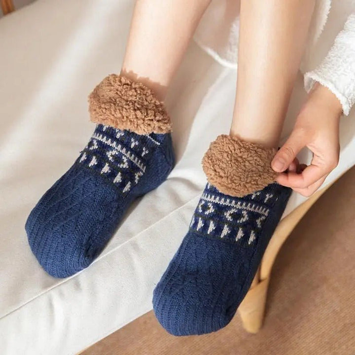 Women's ultra-soft plush non-slip indoor slipper socks, ensuring cozy comfort & warmth at home.