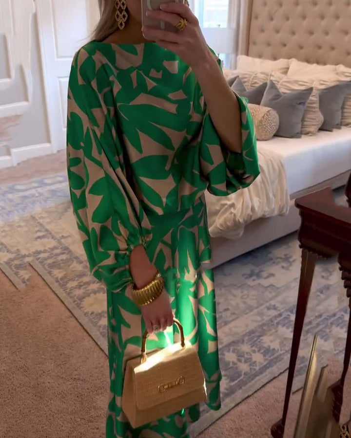 Comfortable & stylish women's printed matching outfit, perfect for a casual chic summer look.