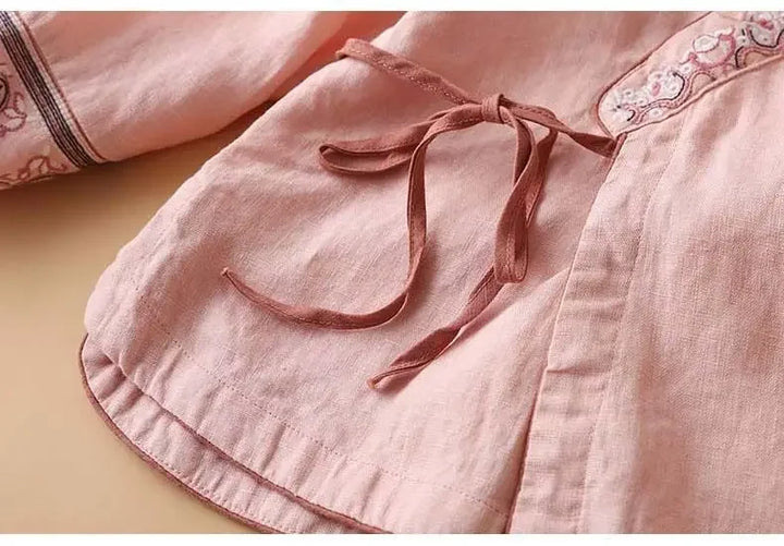 Elegant women's patterned blouse with V-neck, relaxed fit & embroidery.