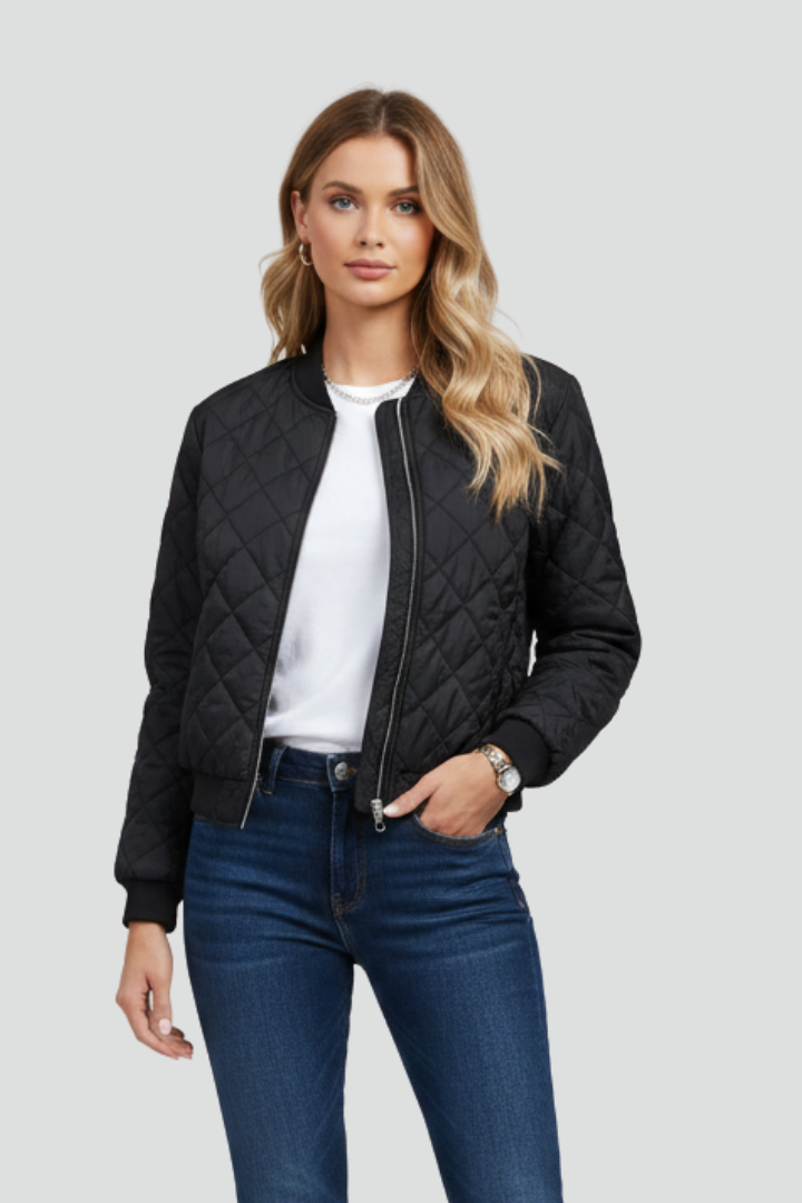 Comfortable women's quilted jacket with a full zip, ideal as a stylish layering piece for transitional weather.