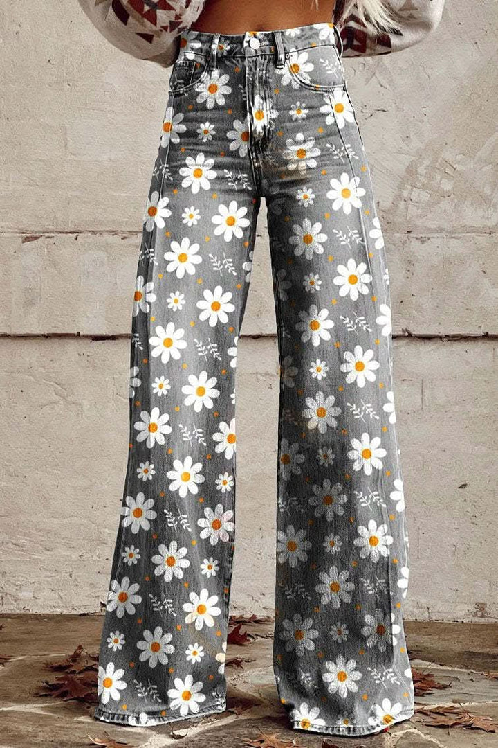 Comfortable women's baggy jeans, relaxed fit, perfect breathable casual summer wear.