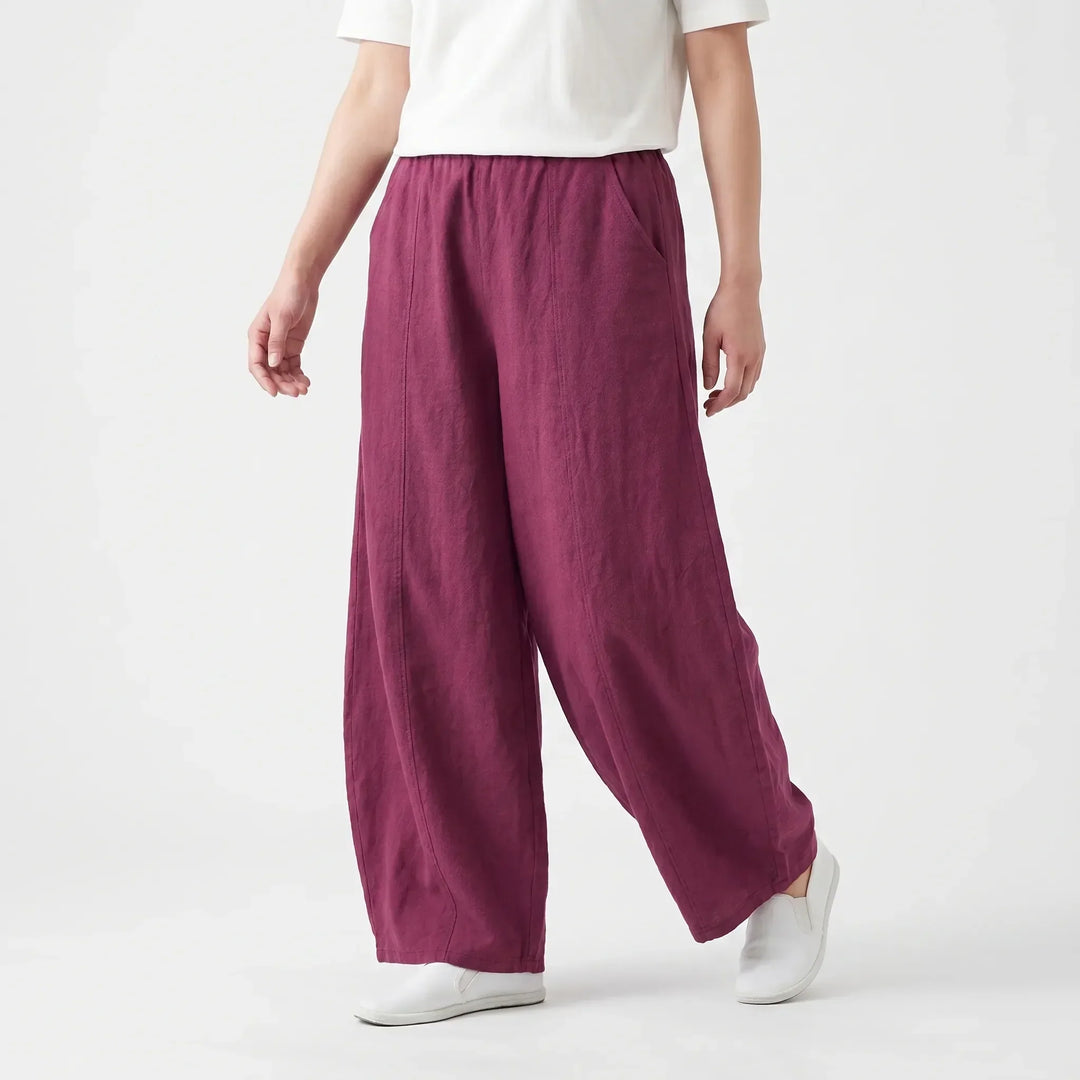 Loose fit women's barrel pants with an elastic waist, perfect for relaxed summer fashion and comfort.