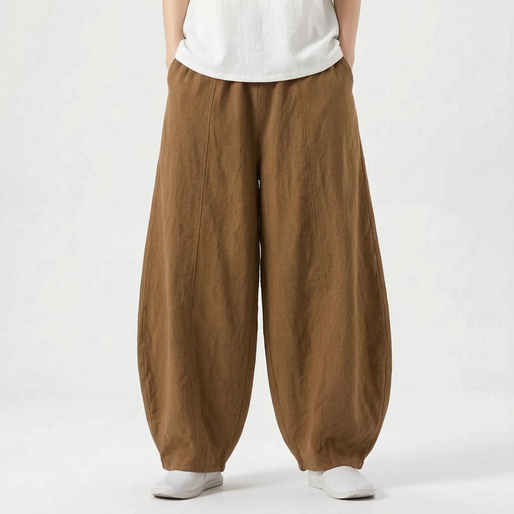 Comfortable women's wide leg barrel pants, offering a relaxed fit and effortless everyday style.