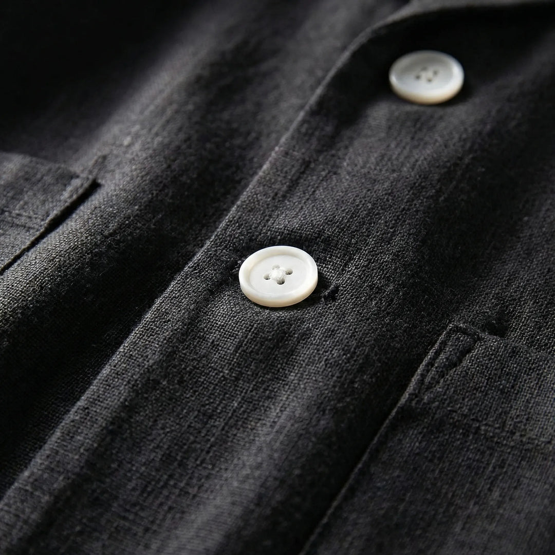Lightweight women's relaxed fit blazer with three-quarter sleeves, perfect as travel-friendly and stylish outerwear.