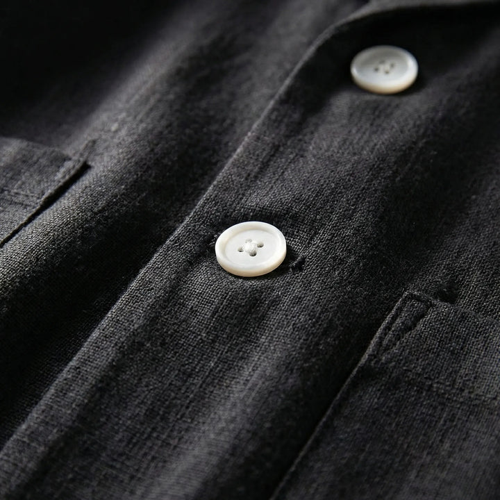 Lightweight women's relaxed fit blazer with three-quarter sleeves, perfect as travel-friendly and stylish outerwear.