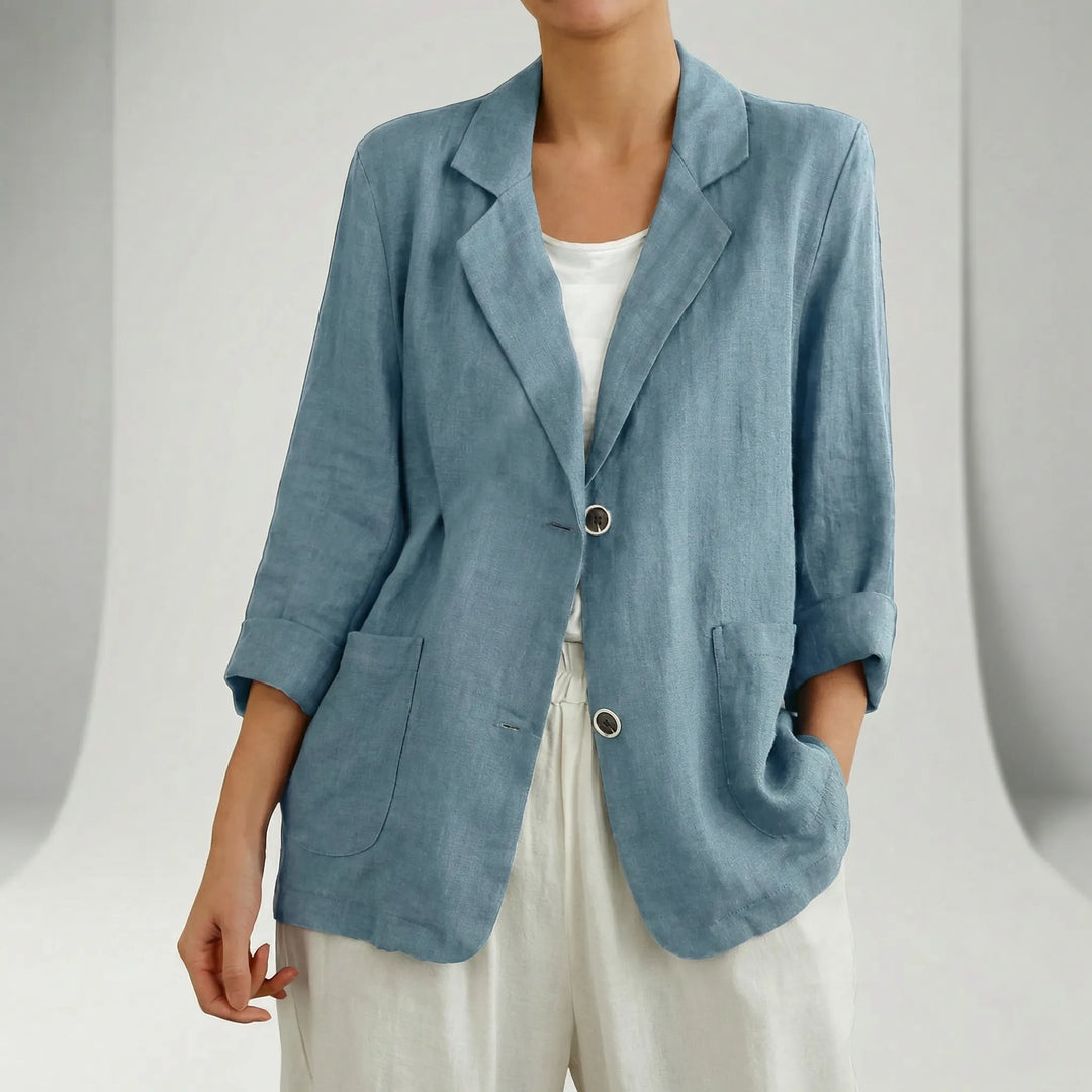 Effortless style with this women's relaxed fit blazer; a lightweight, travel-friendly, and versatile chic jacket.