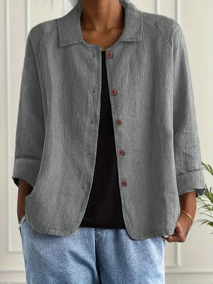 Casual women's relaxed fit button-front top, comfortable & versatile for everyday wear, easy style.