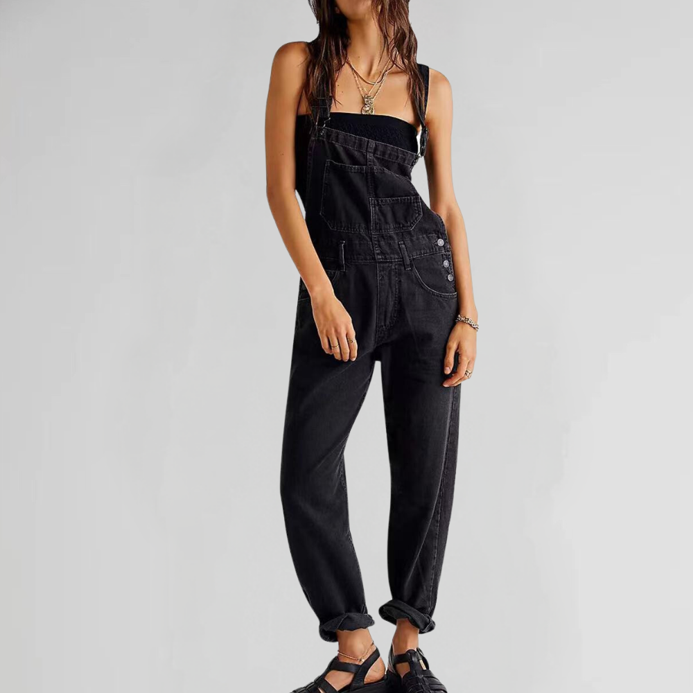 Stylish women's relaxed fit overalls, adjustable for comfort. Ideal one-piece jumpsuit for everyday fashion.