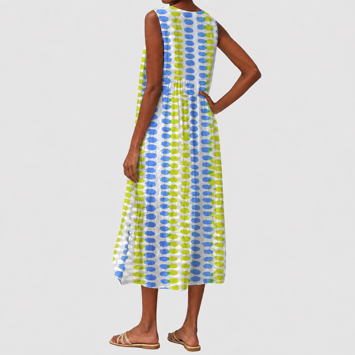Versatile women's tunic-style dress, sleeveless, knee-length, relaxed fit with pockets for casual spring/summer.