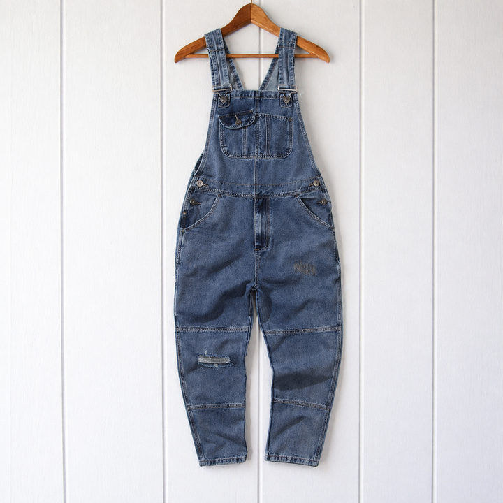 Stylish women's relaxed fit overalls featuring practical utility pockets and adjustable straps for daily wear.
