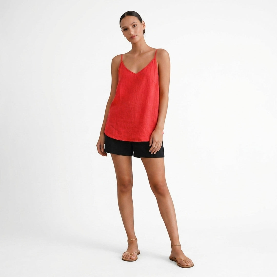 Summer-ready women's tank top with a relaxed fit, ideal for casual and stylish looks.
