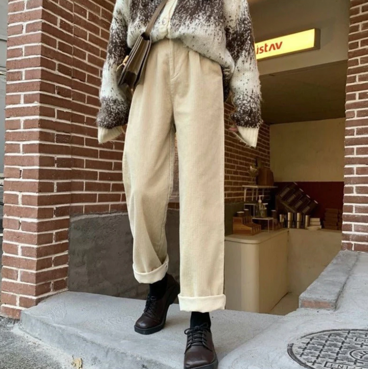 Stylish relaxed fit women's trousers, perfect for casual and comfortable fashion.