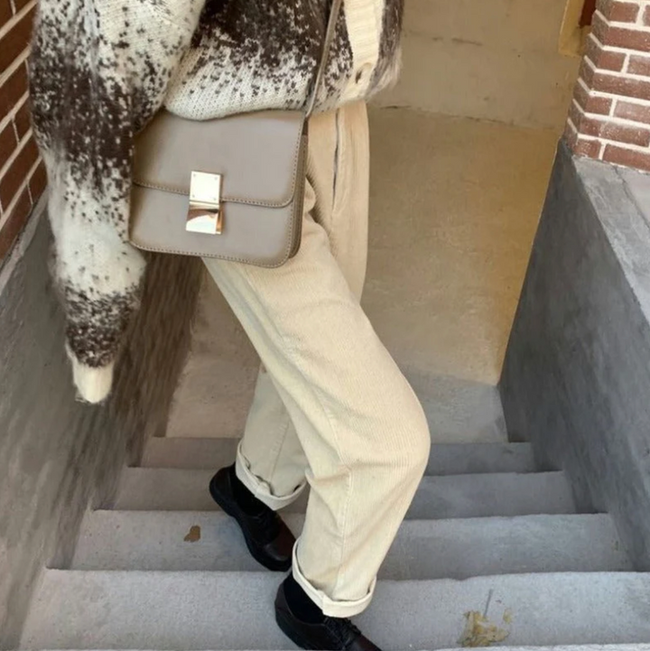 Versatile women's full-length relaxed fit pants, offering modern comfort and chic style.