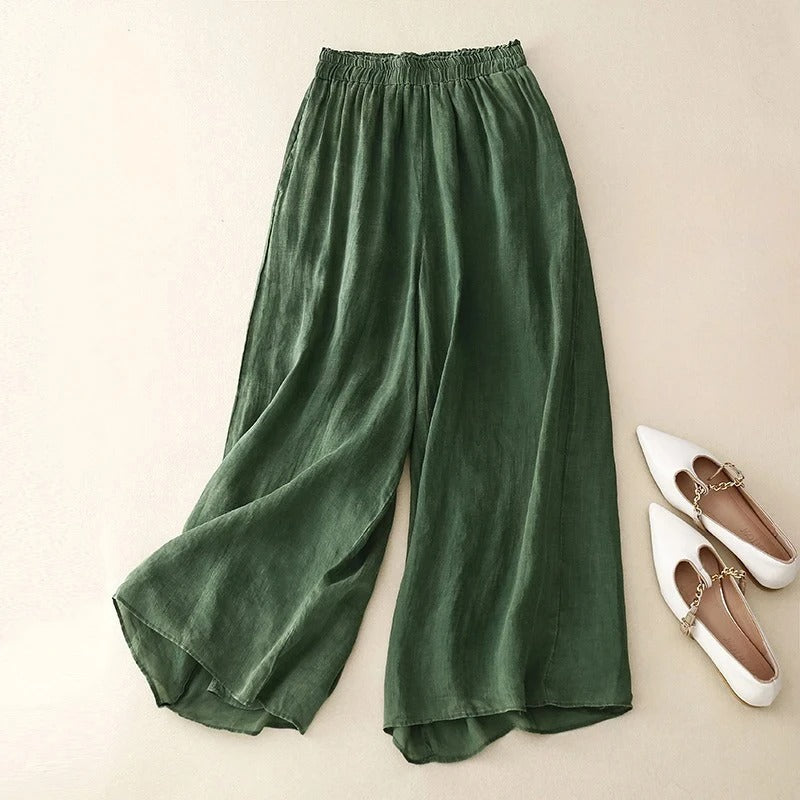 Straight leg women's trousers with a loose waistband and relaxed fit, offering versatile casual-elegant style.
