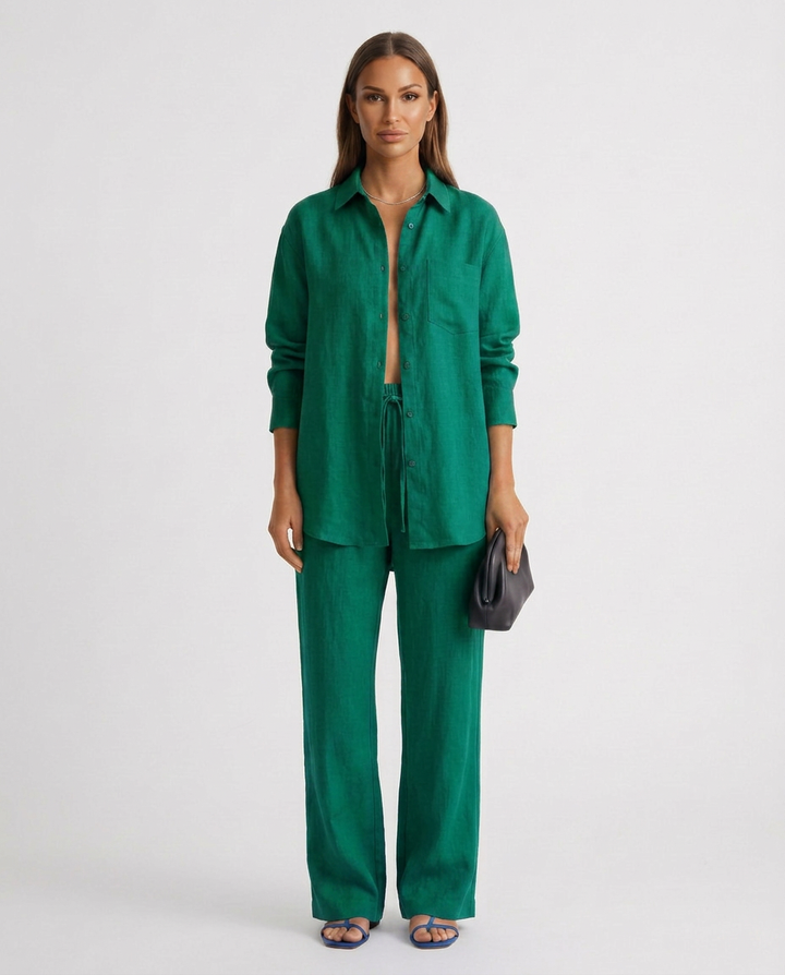 Soft women's relaxed fit matching lounge set, a comfortable two piece for versatile casual and summer fashion.