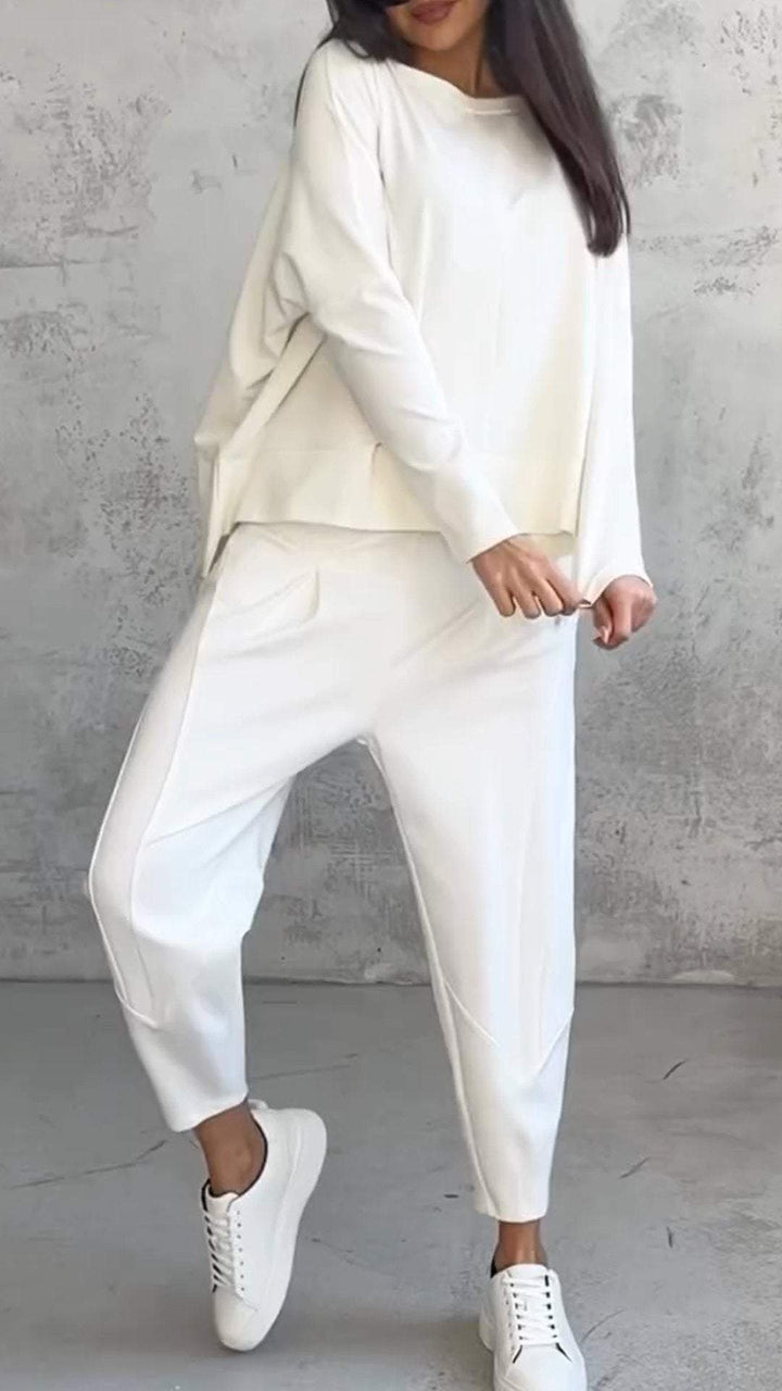 Women's relaxed fit two-piece loungewear set in soft fabric, ideal for comfortable everyday style.