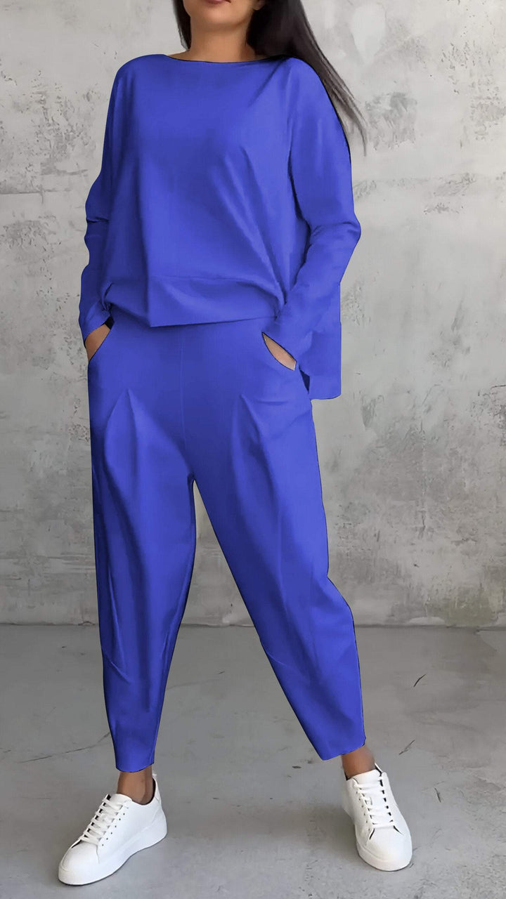 Relaxed fit women's leisure suit, a cozy two-piece set designed for ultimate comfort and chic home wear.