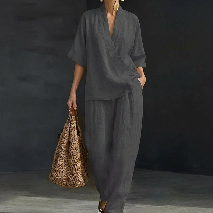 Versatile women's two-piece outfit: relaxed V-neck top & wide-leg pants. Perfect for lounging or casual outings.