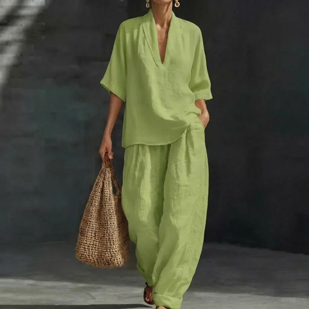 Comfortable women's matching set: relaxed V-neck top & wide-leg pants. Easy everyday style, perfect for home or travel.