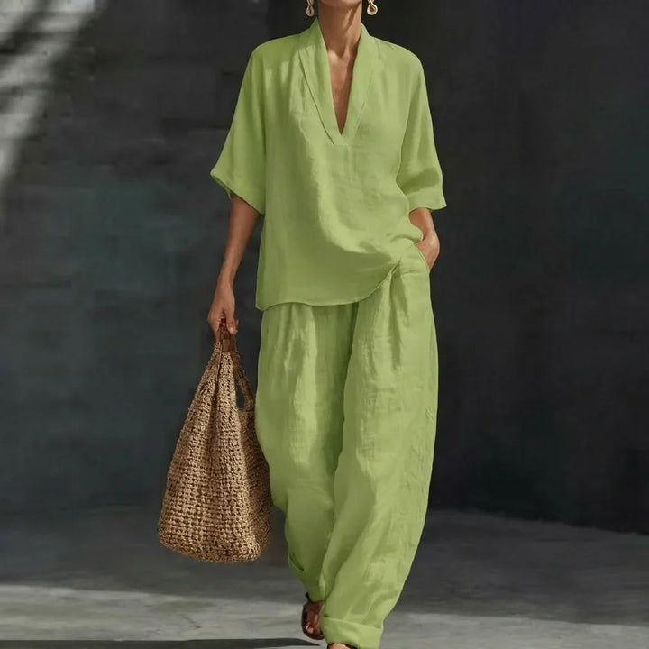 Comfortable women's matching set: relaxed V-neck top & wide-leg pants. Easy everyday style, perfect for home or travel.