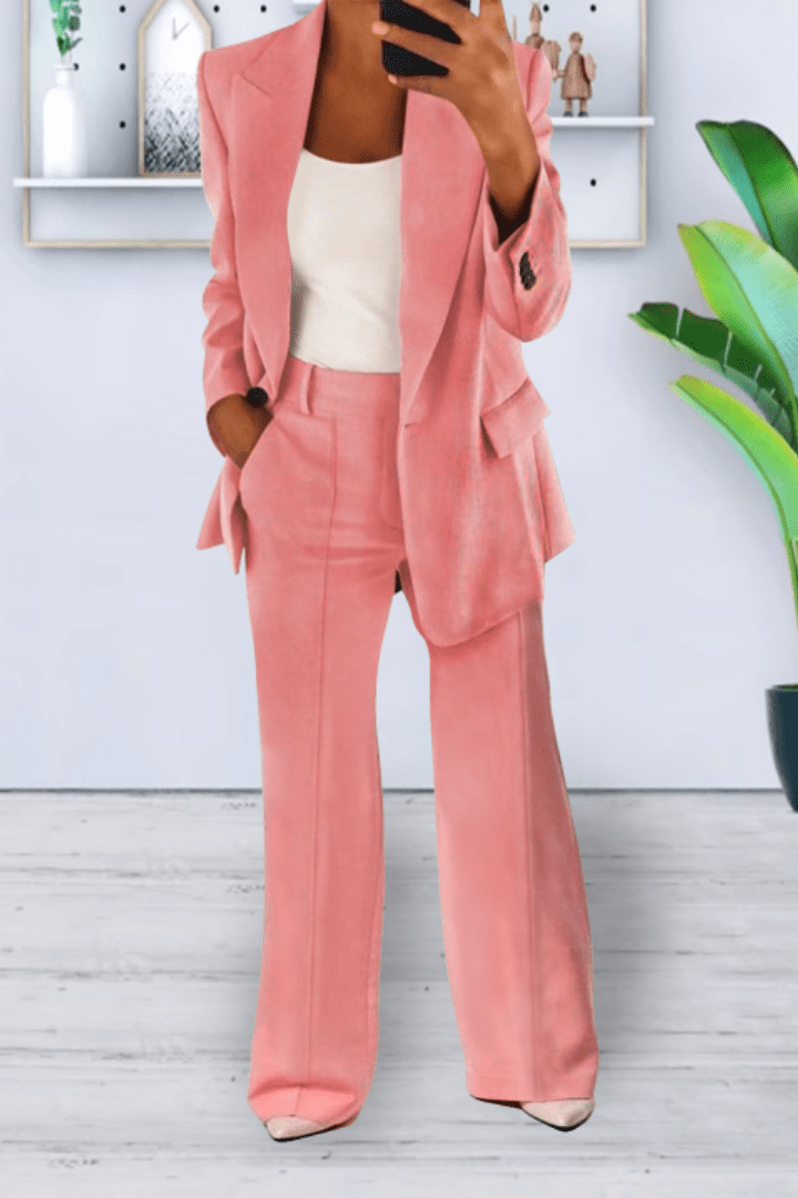 Comfortable women's two-piece travel outfit. Relaxed fit casual set, perfect for stylish everyday wear.